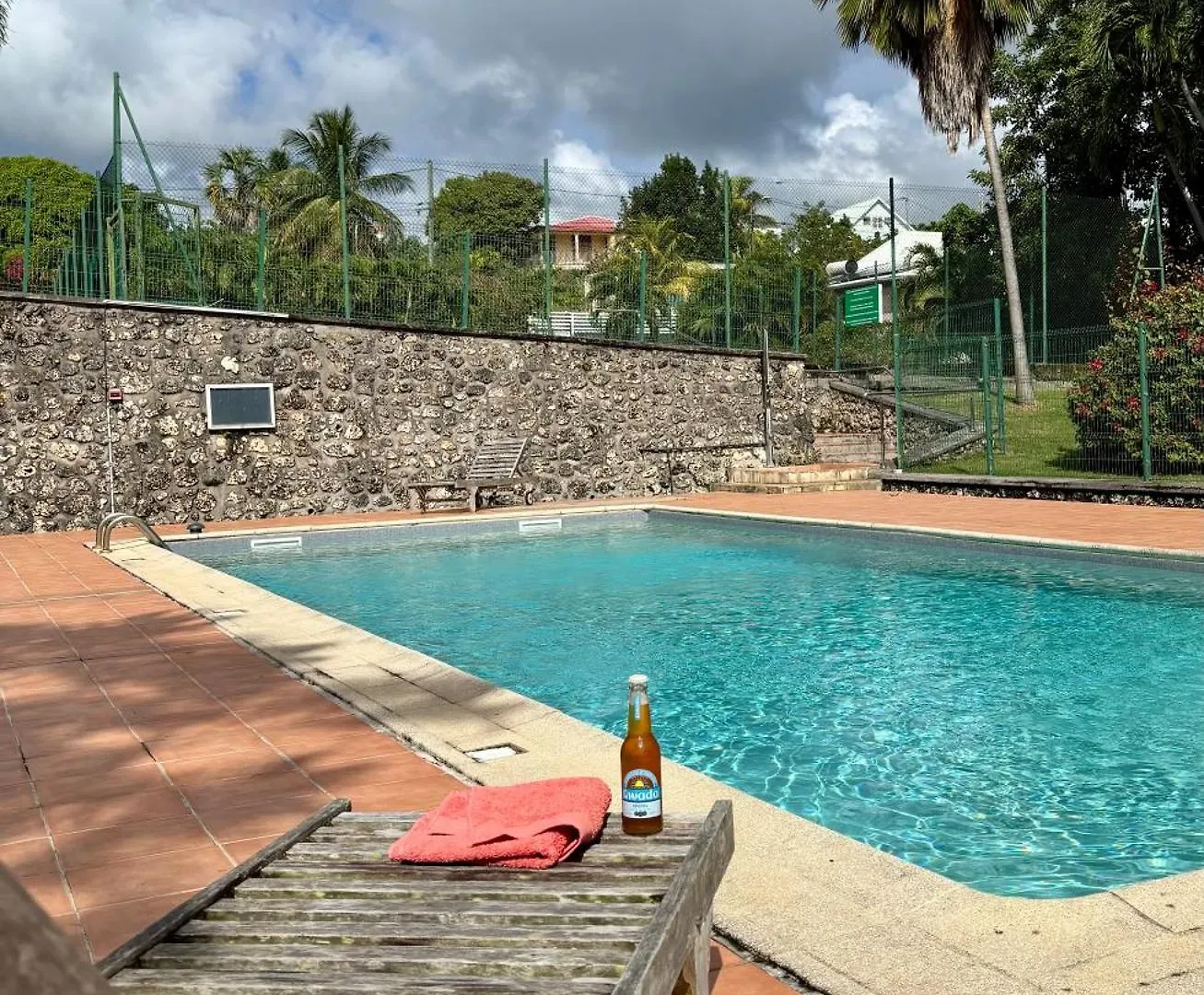 Spacieux Appart Avec Piscine, 5 Minutes A Pied Des Plages - F1 Bis Le Gosier  0*, Le Gosier (Grande-Terre) Guadeloupe
